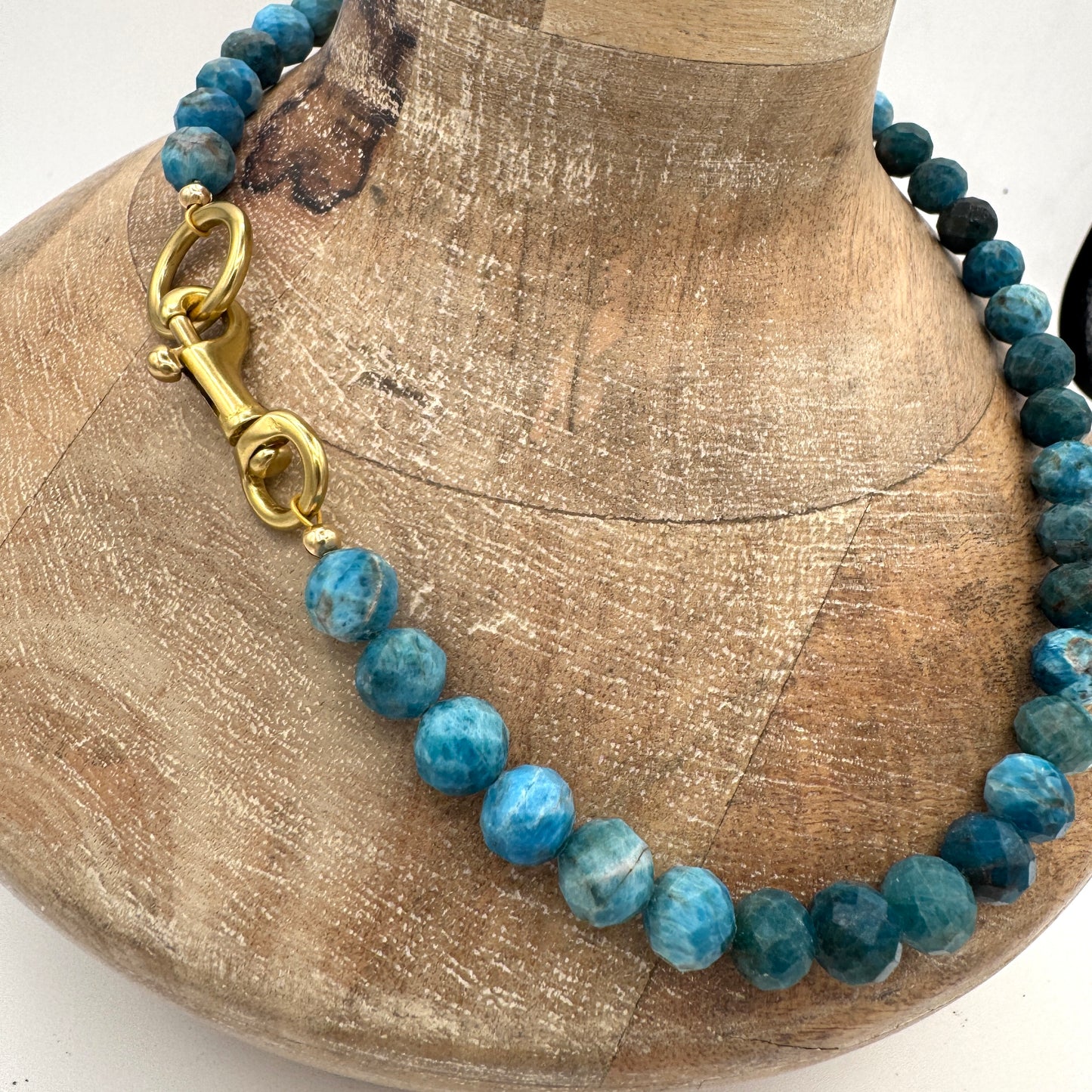 Necklace: Choker: Large Apatite with Chunky Brass Clasp
