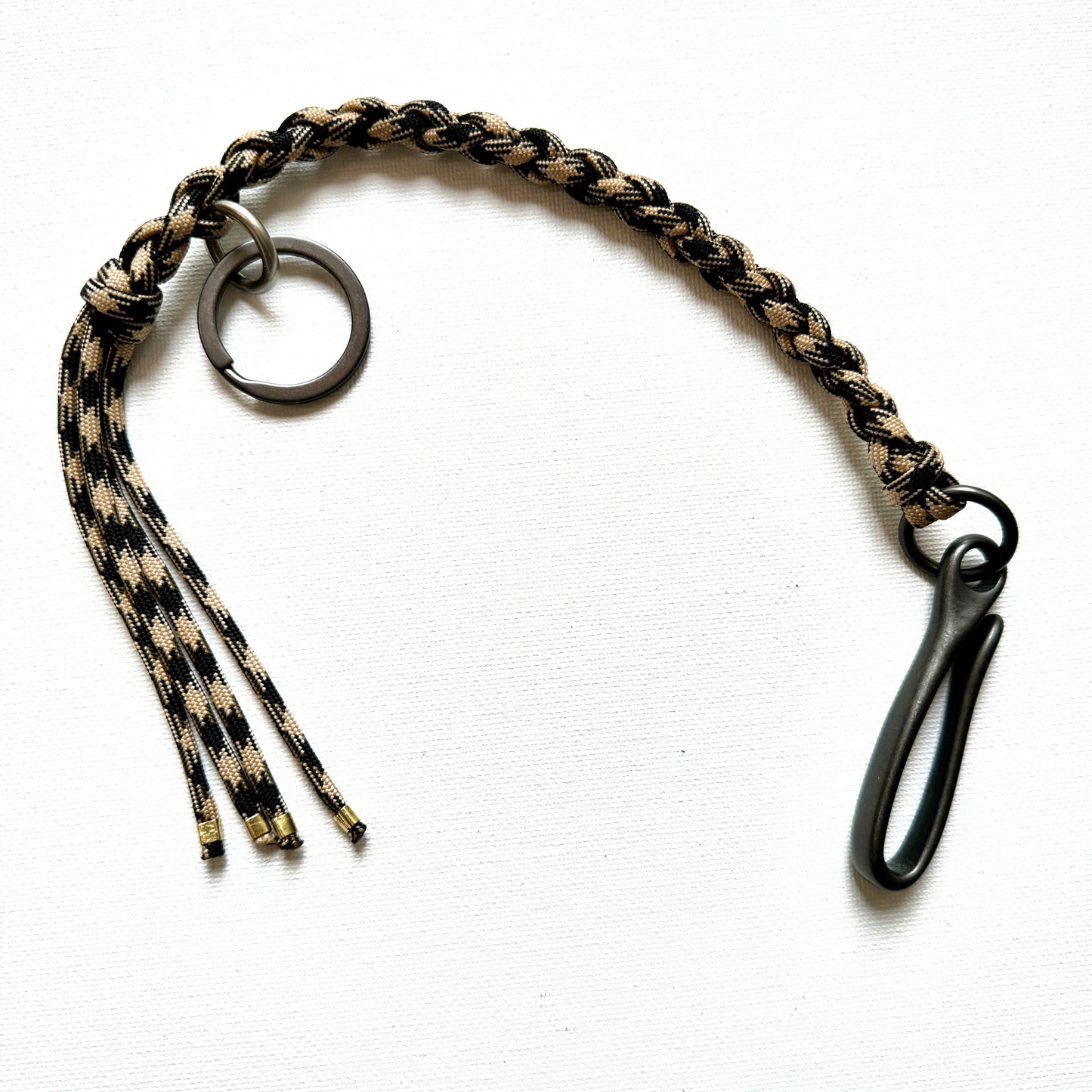 Keychain: Paracord Wristlet with Large Gunmetal Fish Hook