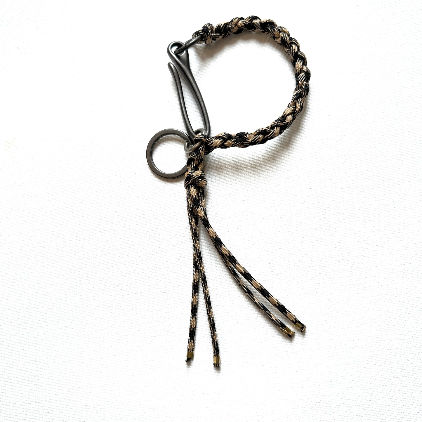 Keychain: Paracord Wristlet with Large Gunmetal Fish Hook