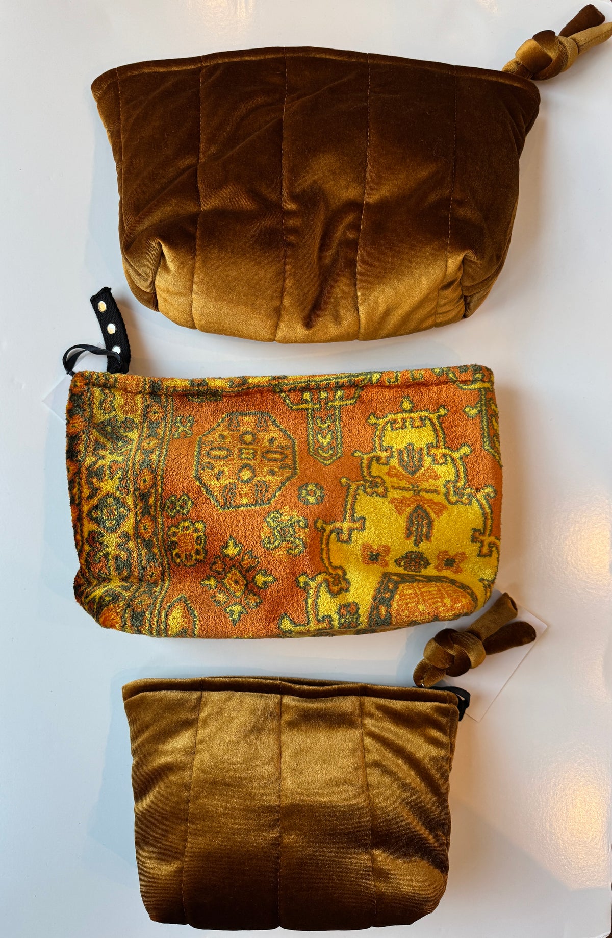 LALLA Small Velvet Pouch Gold