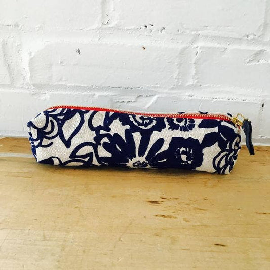 Navy Wild Garden Round Pencil Zipper Bag: Oatmeal Linen