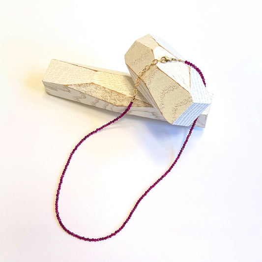 Necklace: Choker: Ruby