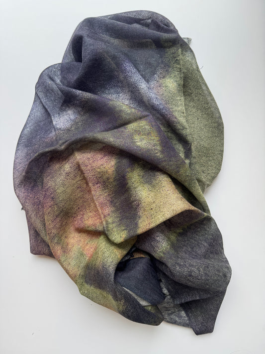 MARTYN THOMPSON Cashmere and silk "Peony" scarf in purple with fringe edge detail - 28x71"